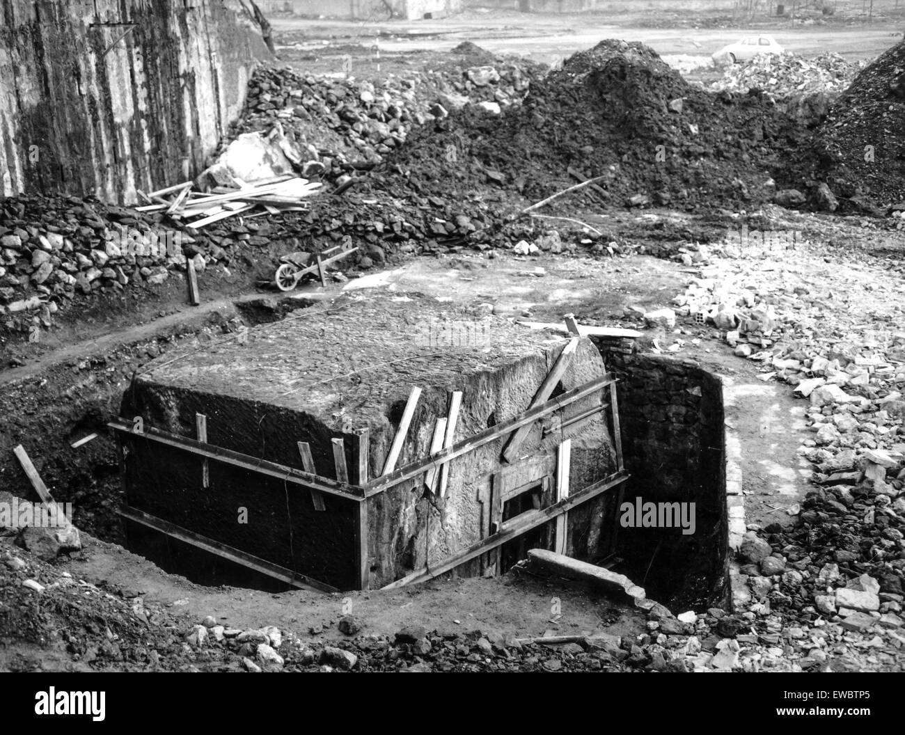 Archaeological excavations in Rome for the discovery of a Roman tomb ...