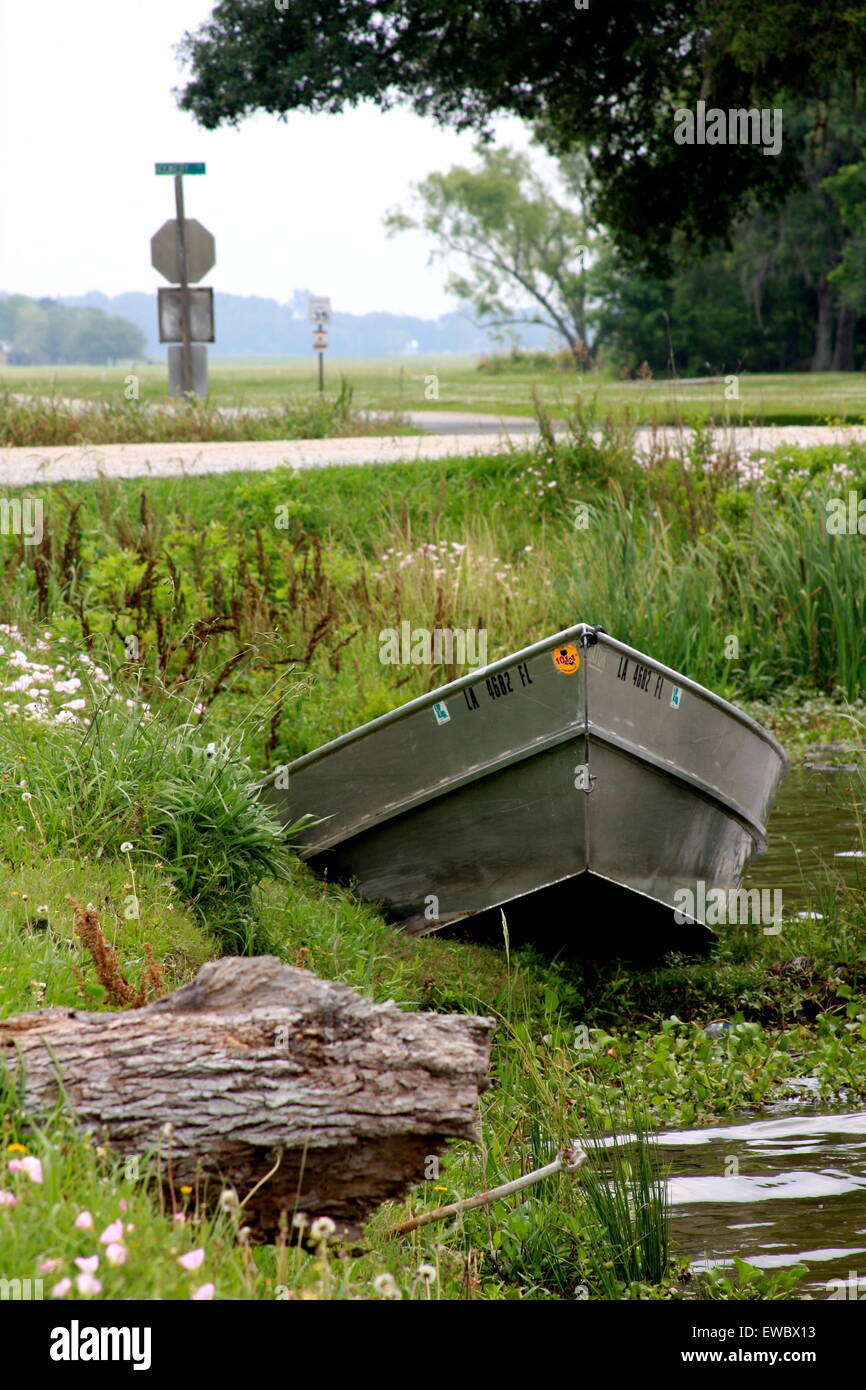 Louisiana bayou boat hi-res stock photography and images - Alamy
