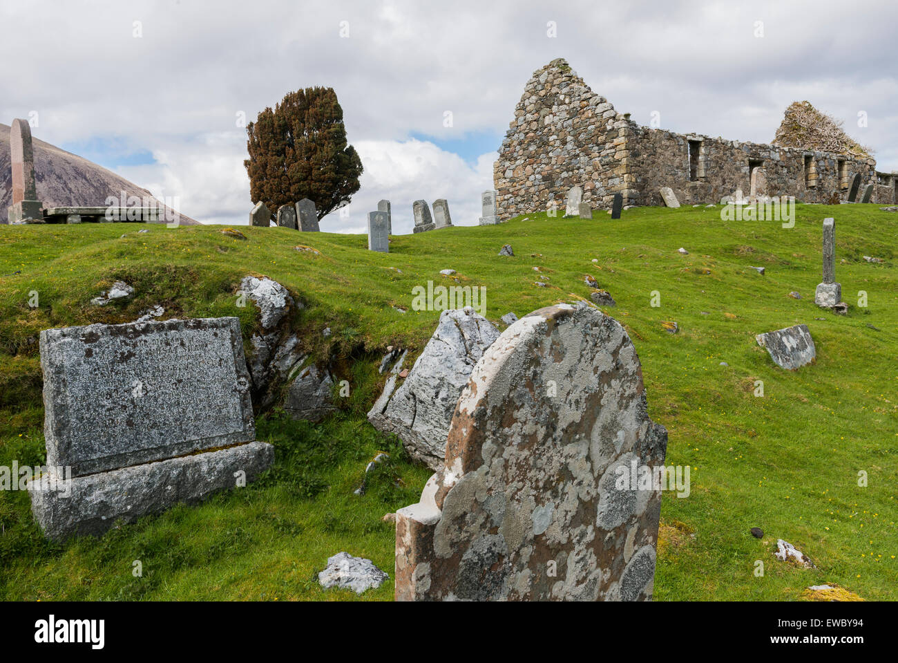 Graveyard with chapel and gravestones near Loch Cill Chriosd in the Highlands of Scotland, image Daan Kloeg, Commee. Stock Photo