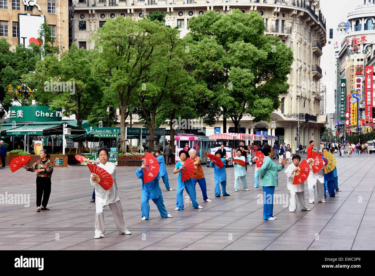 China, Shanghai, Nanjing Road, tai chi, exercises, people before opening the shops. Early in the morning  tai chi group and dancers  exercising on Nanjing China Chinese Stock Photo