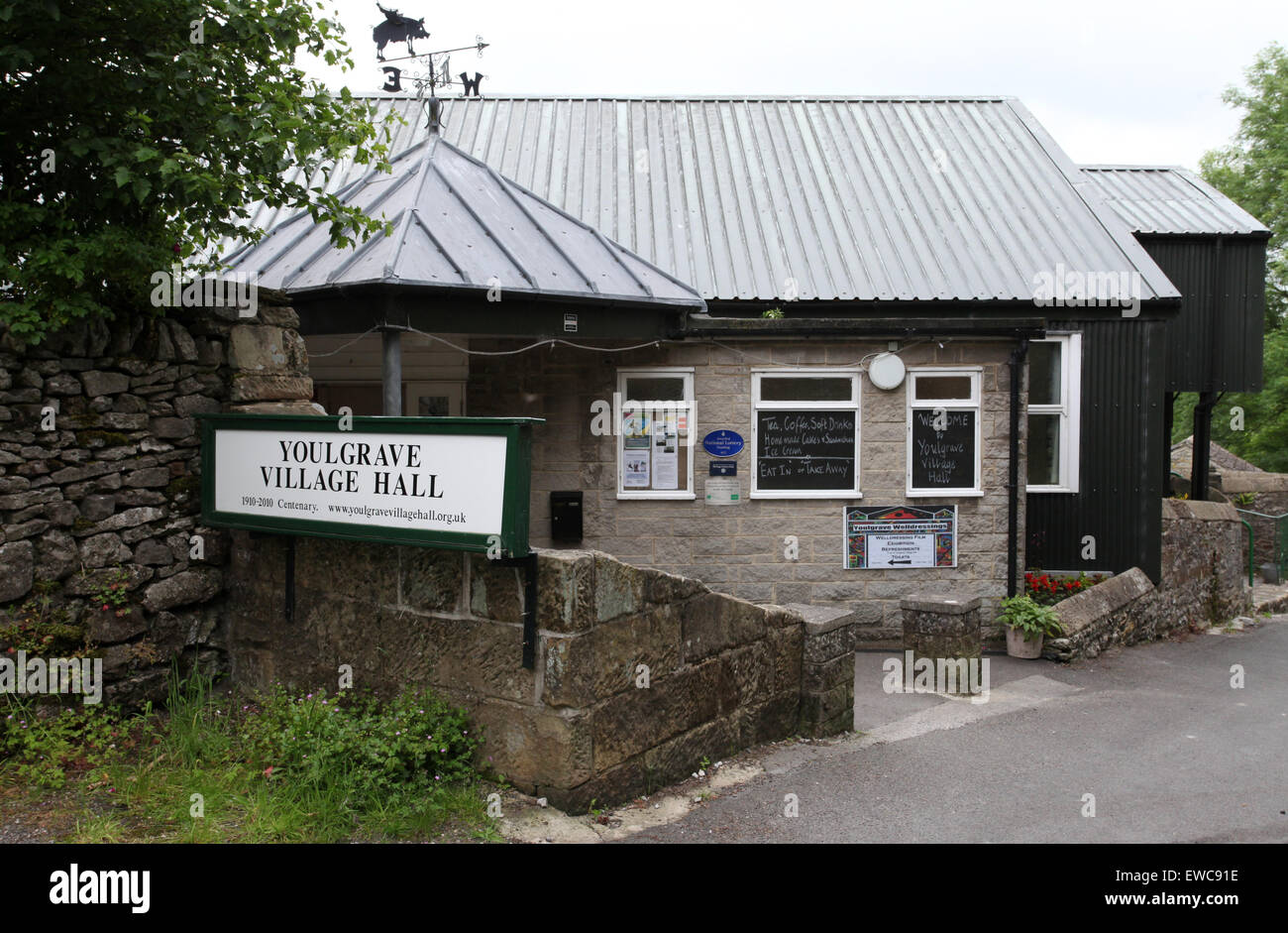 Youlgrave Village Hall Stock Photo Alamy