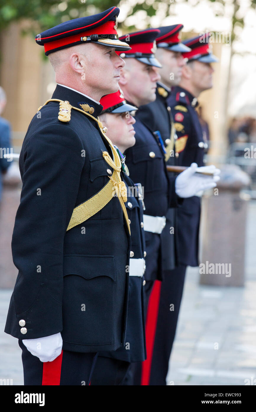 Soldiers in dress uniform stand to attention, British Army, London,  England, United Kigndom Stock Photo - Alamy