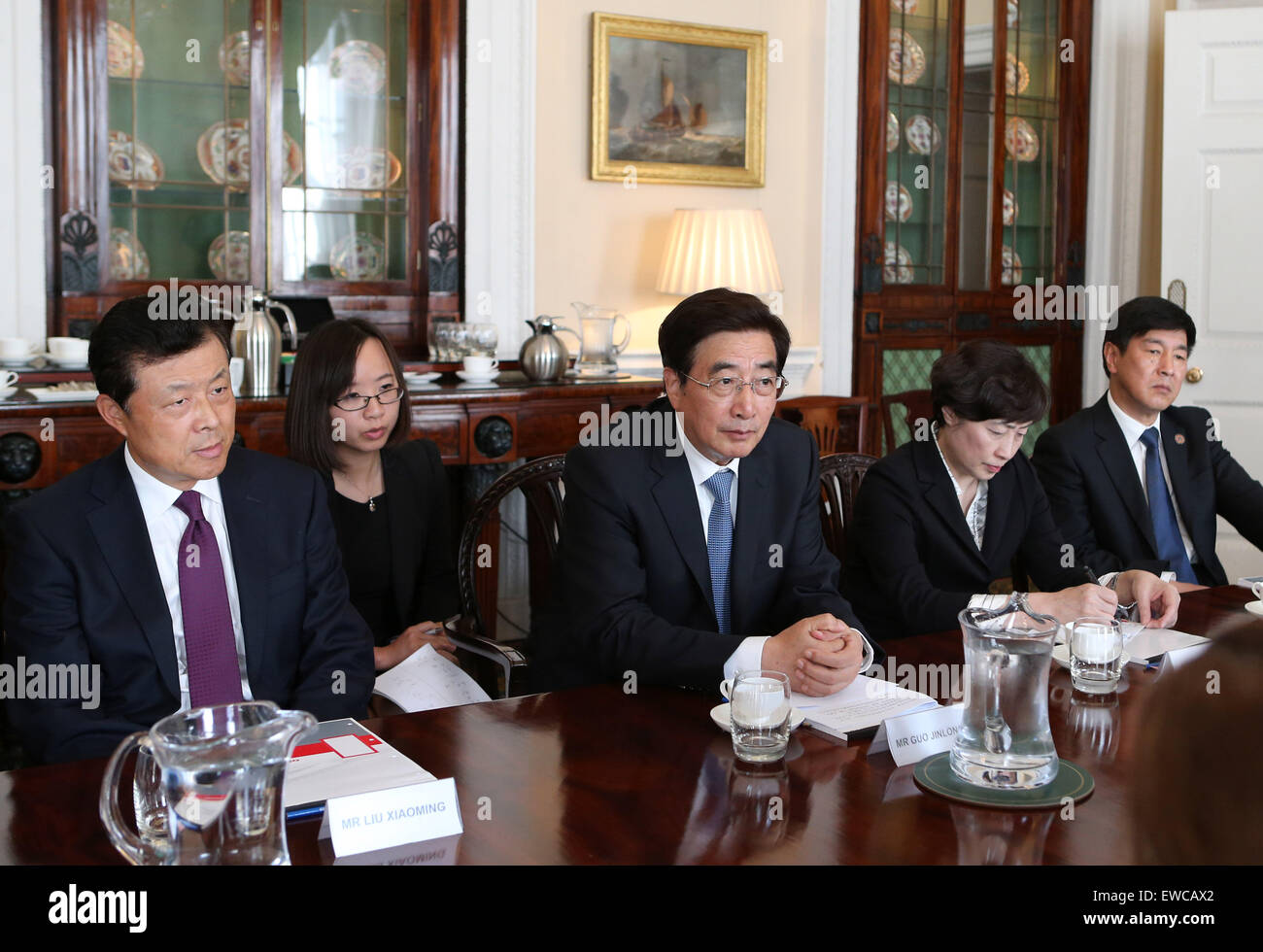 (150622) LONDON, June 22, 2015 (Xinhua) Guo Jinlong (C), a member