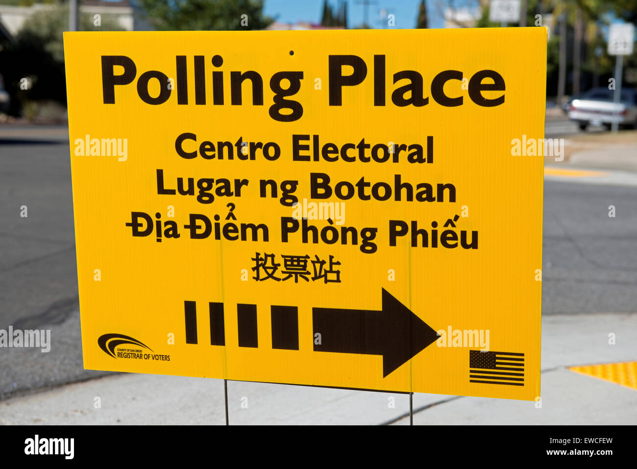 Multi-language sign directing voters to election polling place, San Diego, California Stock Photo