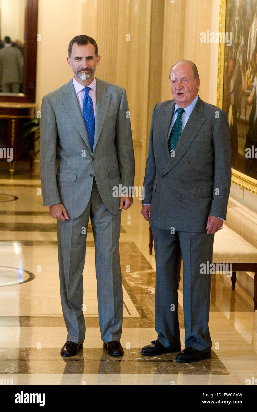 Spanish King Felipe VI and his father King Juan Carlos attend the