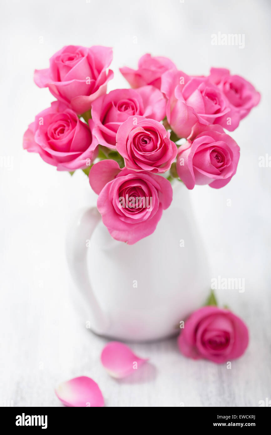 beautiful pink roses bouquet in vase Stock Photo - Alamy
