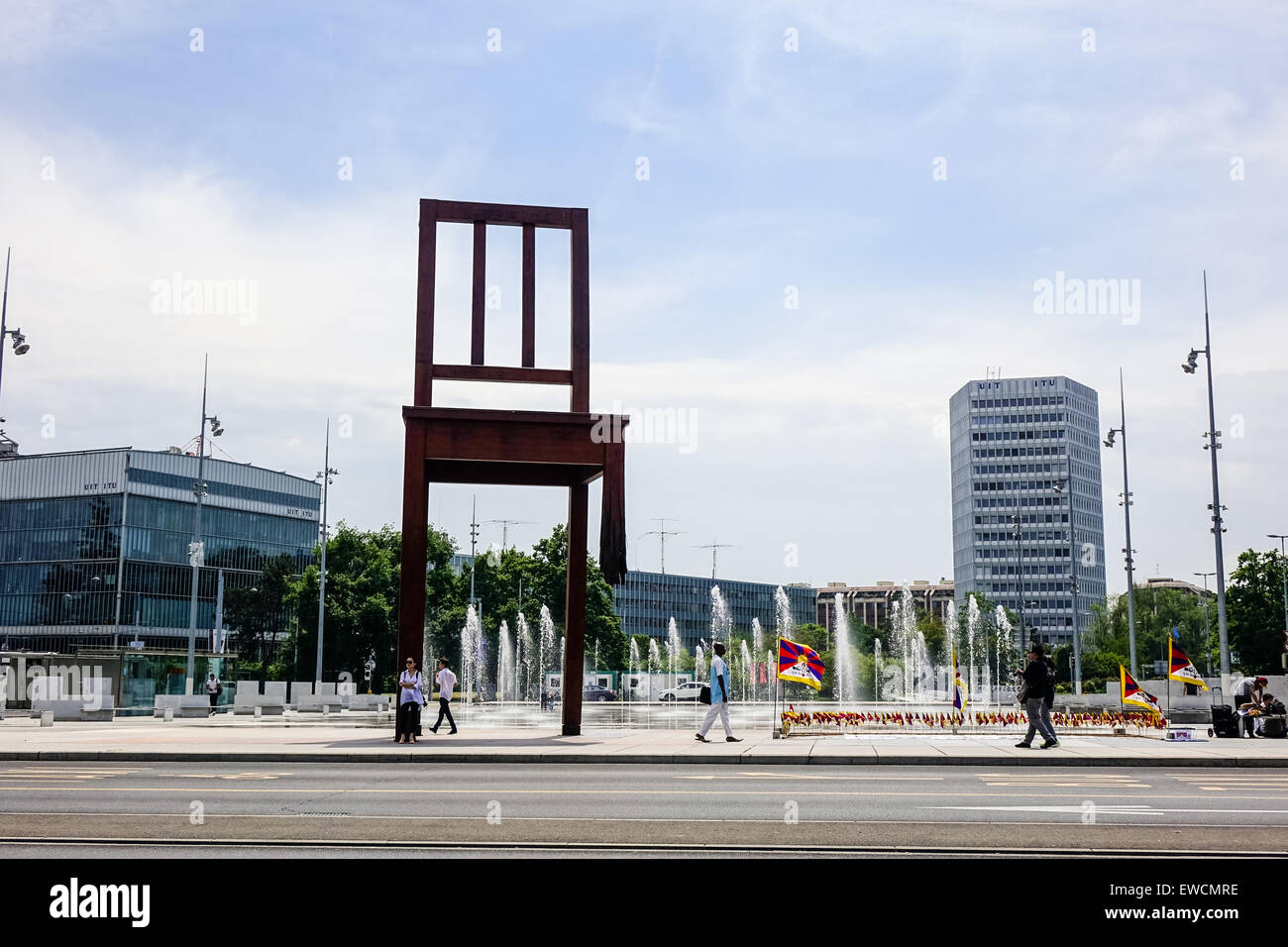 Broken Chair Geneva Stock Photo Alamy