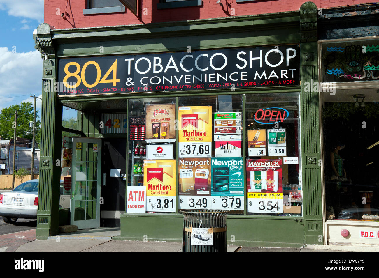 Tobacco shop and convenience mart, Richmond, Virginia, USA Stock Photo