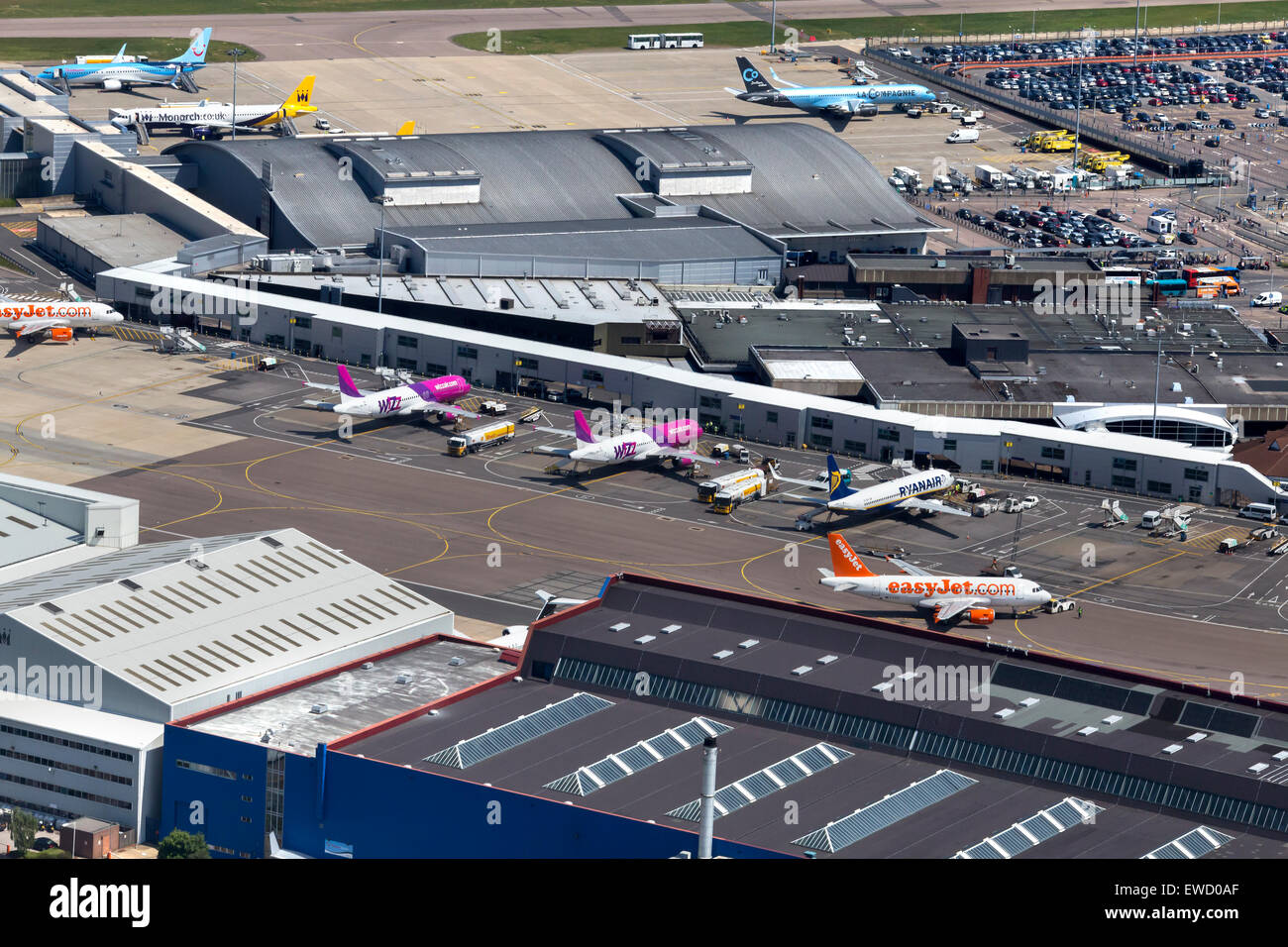 LUTON AIRPORT AIRFIELD, AERIAL VIEW OVERHEAD Stock Photo Alamy