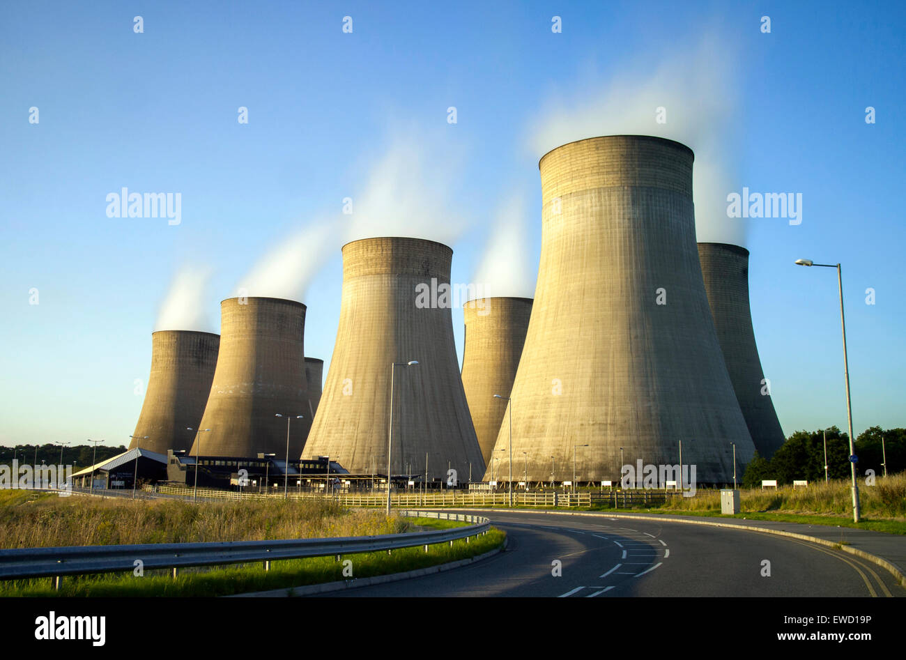 Long exposure of steam coming out of the cooling towers at Ratcliffe on Soar Power Station, Nottinghamshire England UK Stock Photo