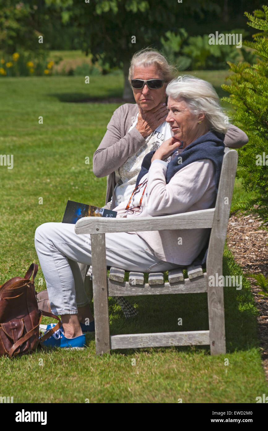 Two ladies sitting on bench hi-res stock photography and images - Alamy