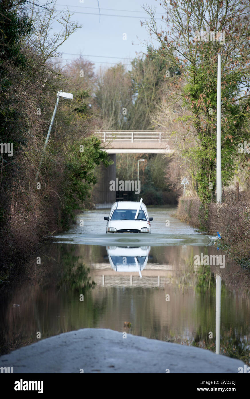 A van with an improvised snorkell tackles floodwater on Sandhurst Road, Gloucester Feb 2014 Stock Photo