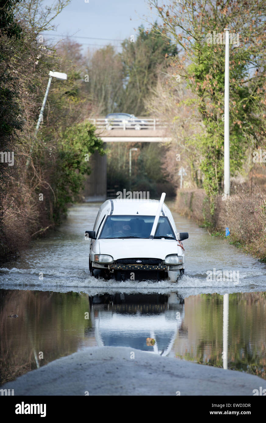 A van with an improvised snorkell tackles floodwater on Sandhurst Road, Gloucester Feb 2014 Stock Photo
