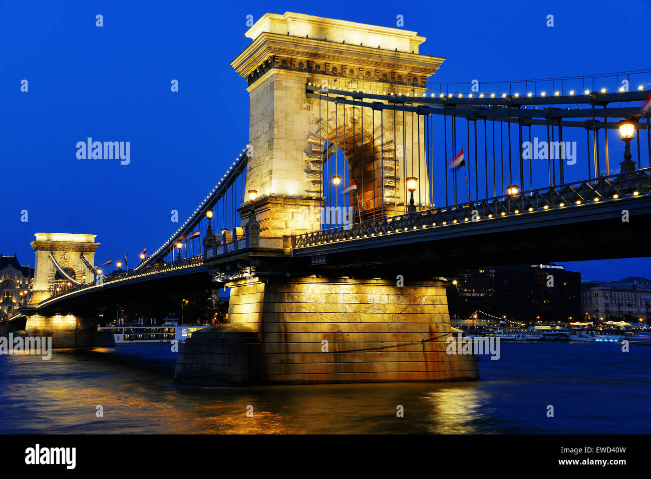 Chain bridge street light hi-res stock photography and images - Alamy