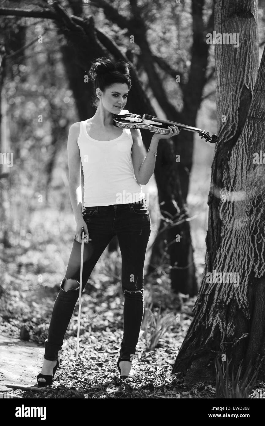 beautiful girl with a violin in his hands Stock Photo - Alamy