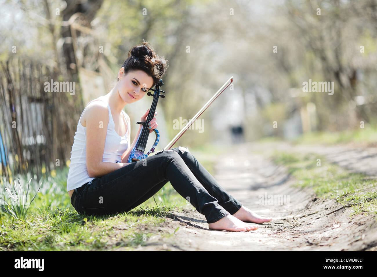 beautiful girl with a violin in his hands Stock Photo - Alamy