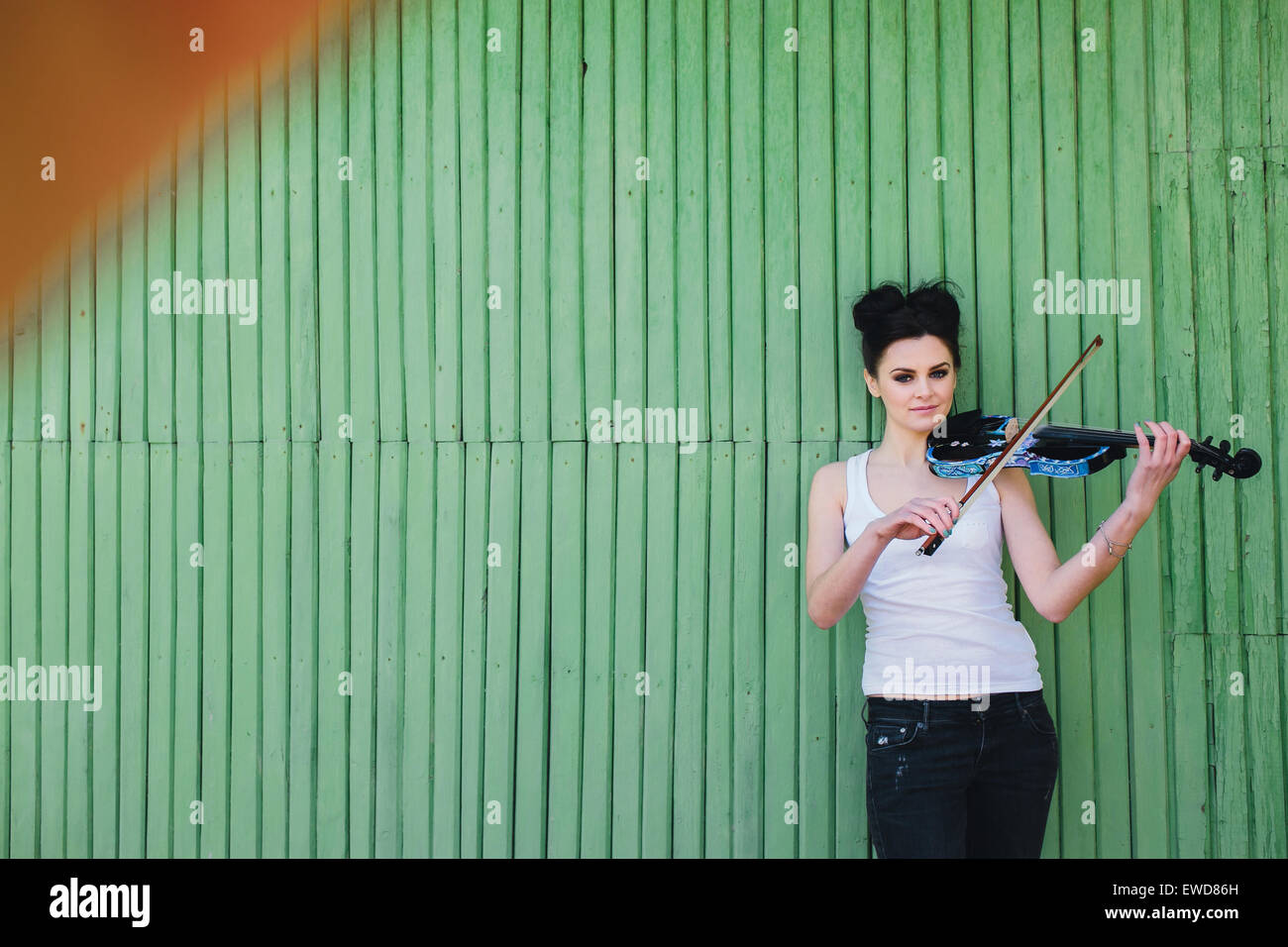 beautiful girl with violin Stock Photo - Alamy