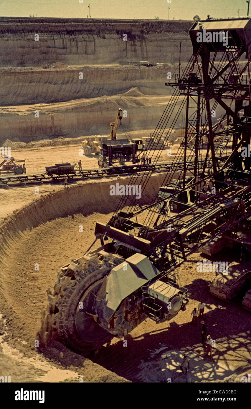 Braunkohletagebau in Neyveli in den 1960igern Mining in India, 1962 Hier entstand eine Fabrik mit Mitteln der Deutschen Entwicklungshilfe. Stock Photo