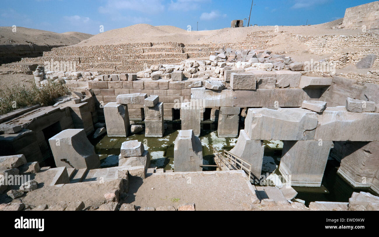 Abydos,Egypt, the mortuary temple of pharaoh Seti I, Menmaatra, (XIX° dyn. 1321-1186 B.C.) - View of the Osireion Stock Photo
