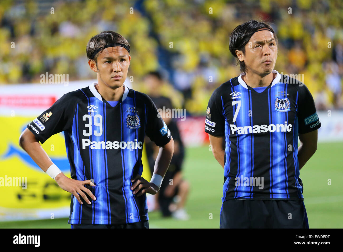 Kashiwa Hitachi Stadium Chiba Japan 23rd June 15 L To R Takashi Usami Yasuhito Endo Gamba June 23 15 Football Soccer 15 J1 League 1st Stage Match Between Kashiwa Reysol Kashiwa Hitachi Stadium Chiba Japan 23rd June 15 L To R Takashi Usami Yasuhito Endo Gamba June 23 15 Football Soccer 15 J1 League 1st Stage Match Between Kashiwa Reysol