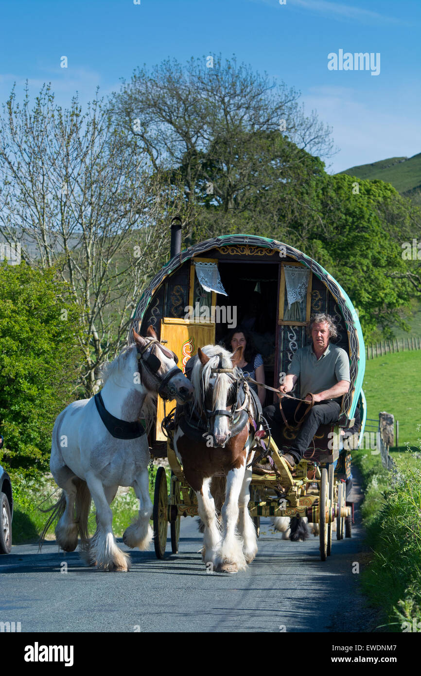 Horse drawn gypsy caravan hi-res stock photography and images - Alamy