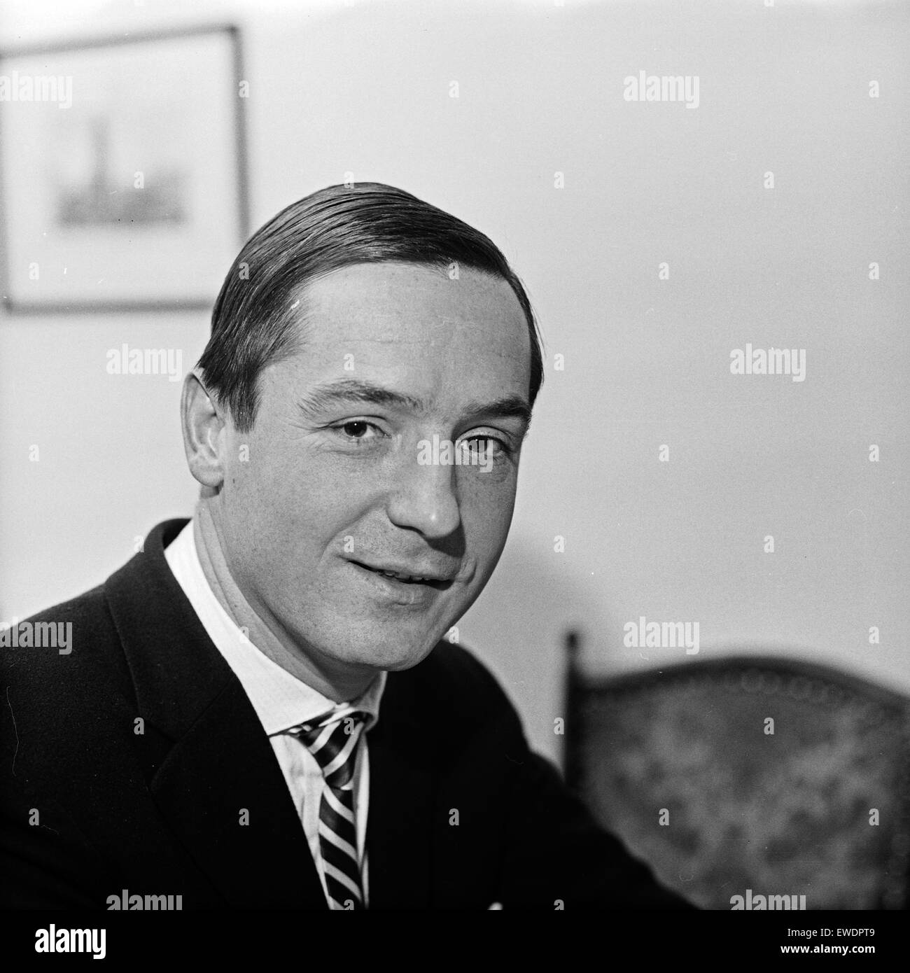 Deutscher Schauspieler und Hörspielsprecher Jochen Schenck, Deutschland  1960er Jahre. German actor and audio drama speaker Jochen Schenck, Germany  1960s Stock Photo - Alamy