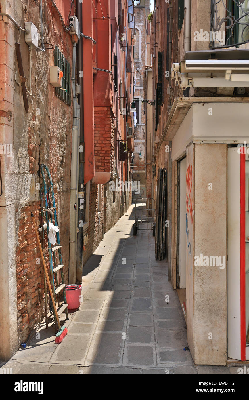 Venice Alleyway High Resolution Stock Photography And Images Alamy Venice Alleyway High Resolution Stock Photography And Images Alamy