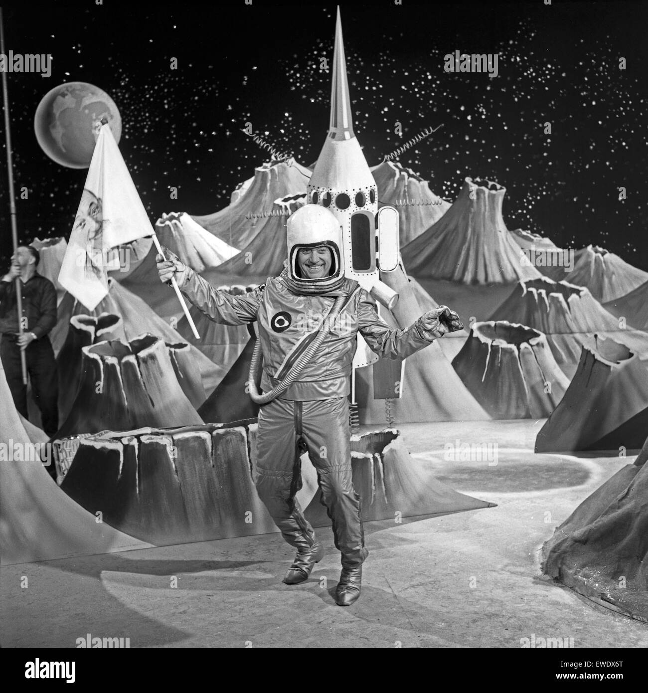 Der dänische Schauspieler Boyd Bachmann als Astronaut, Deutschland 1960er Jahre. Danish actor Boyd Bachmann as an astronaut, Germany 1960s. Stock Photo