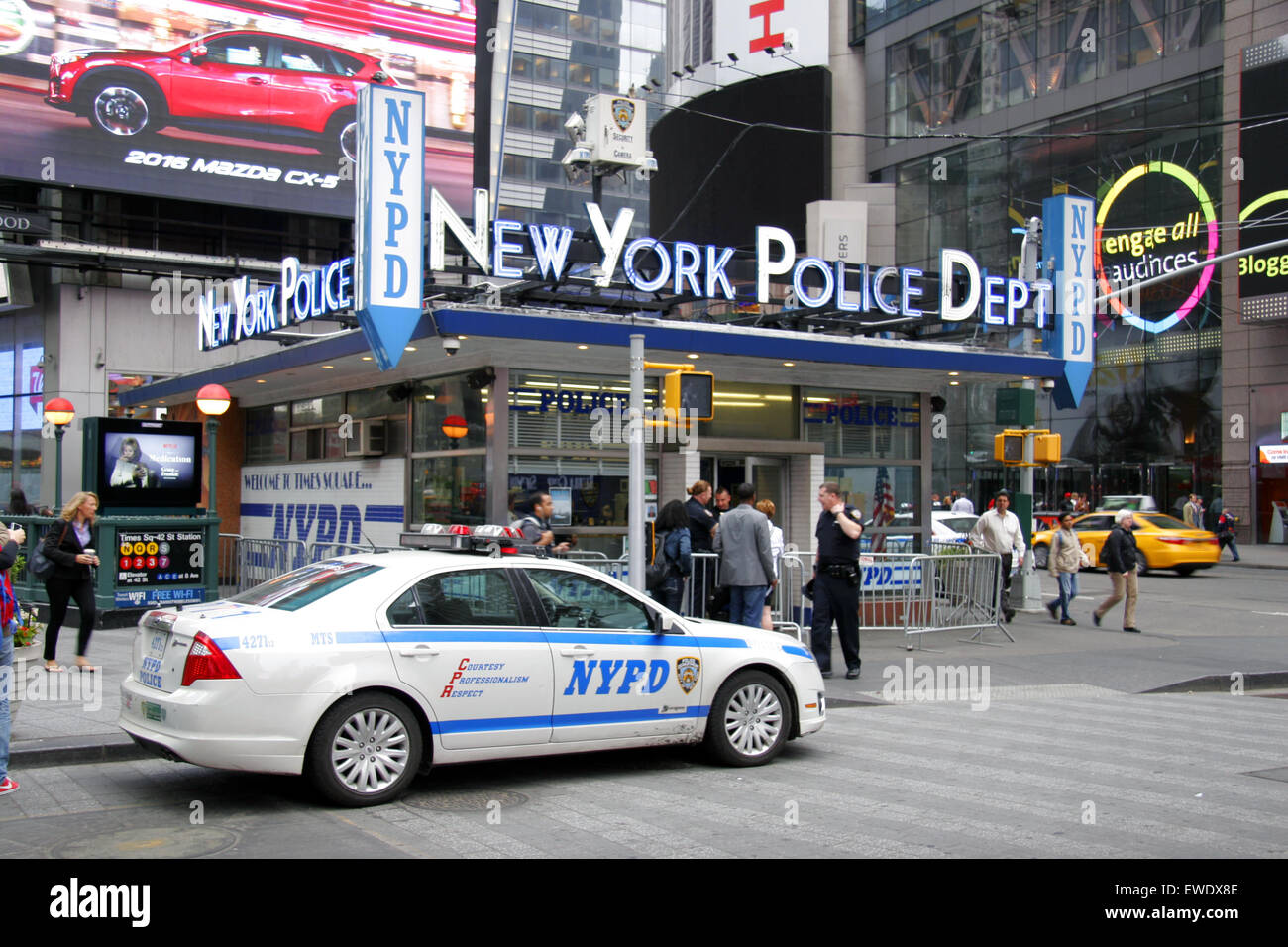 NYPD New York Police Department car and office, Times Square, Manhattan,  New York City, USA Stock Photo - Alamy