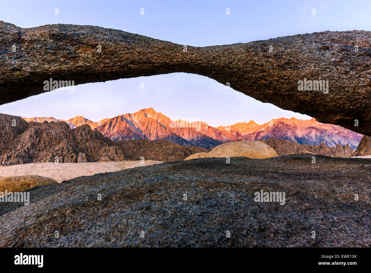Sunrise at Lathe Arch in the Alabama Hills with the view towards the Sierra Nevada, California, USA. Stock Photo
