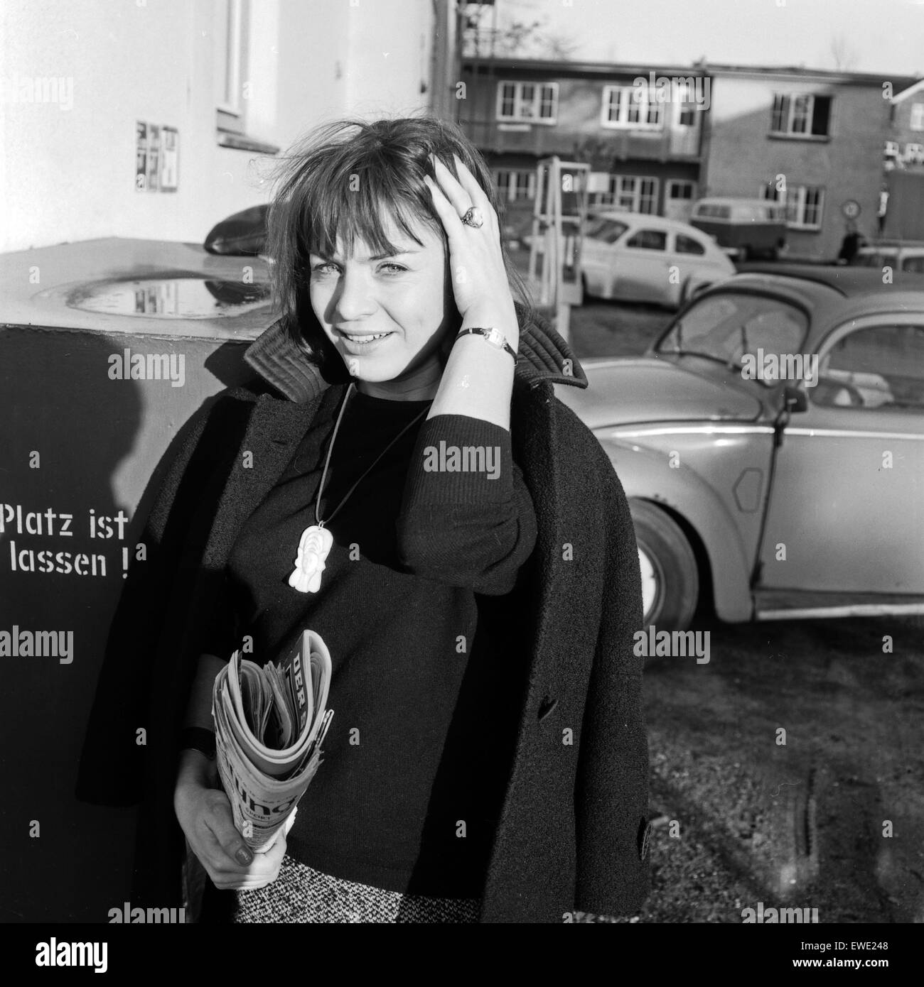 Die Fernsehautorin Sina Walden in Hamburg, Deutschland 1960er Jahre. TV script writer Sina Walden at Hamburg, Germany 1960s. Stock Photo