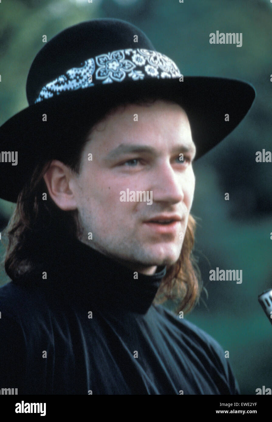 BONO lead singer of rock group U2 about 1985 Stock Photo Alamy