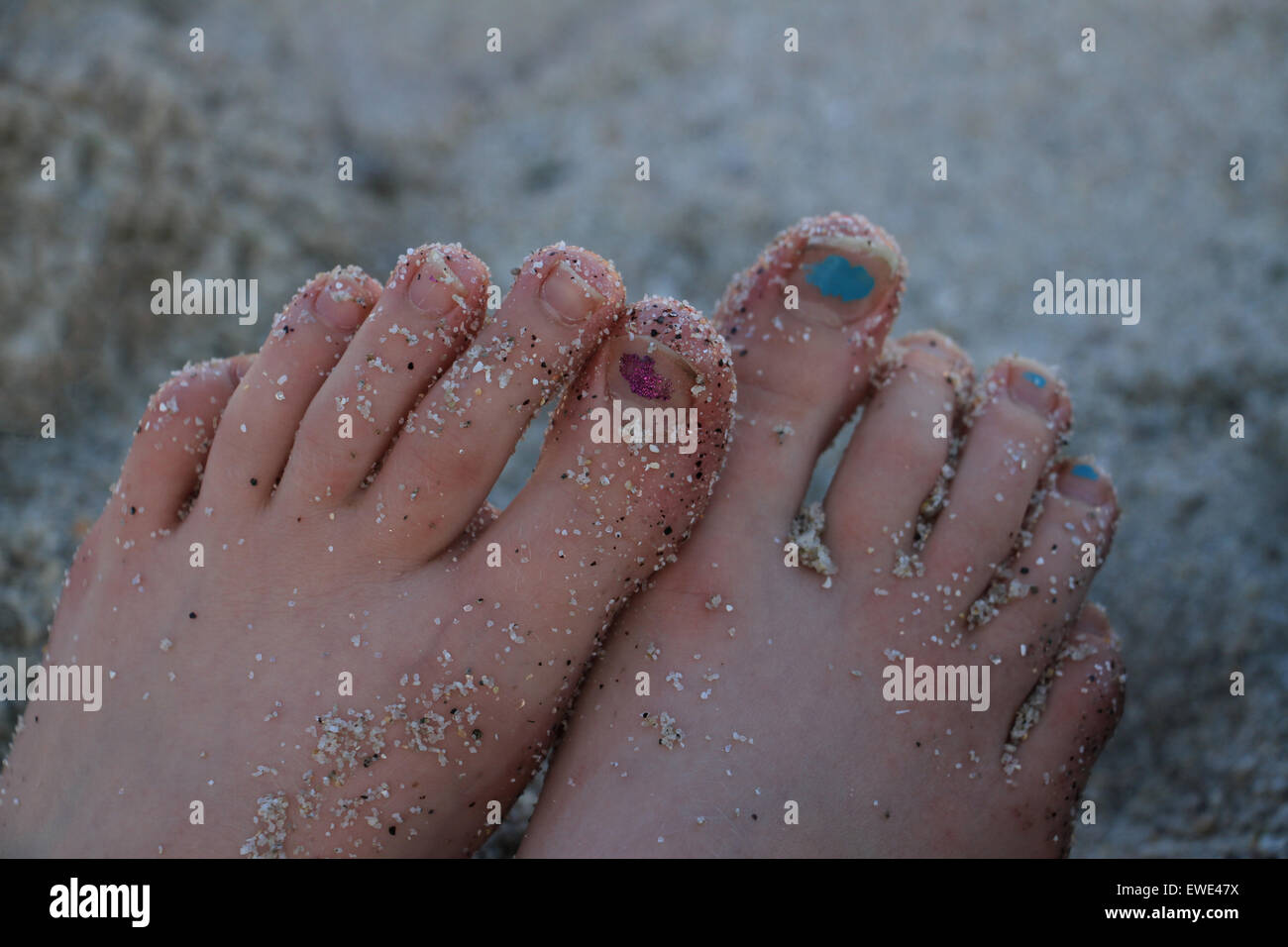 sandy toes with chipped nail varnish Stock Photo - Alamy