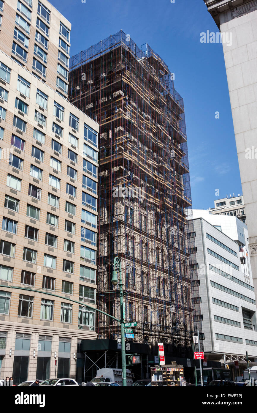 Nyc scaffolding hi-res stock photography and images - Alamy
