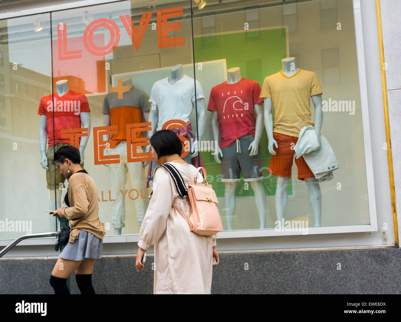 Window display gap store in hi-res stock photography and images - Alamy