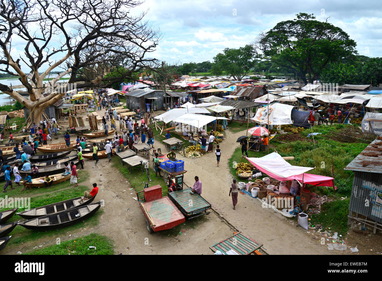 Weekly village market hi-res stock photography and images - Alamy