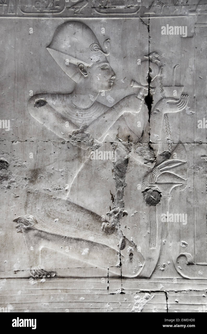 Abydos,Egypt, the mortuary temple of pharaoh Seti I, Menmaatra, (XIX° dyn. 1321-1186 B.C.) - The king incenses Stock Photo