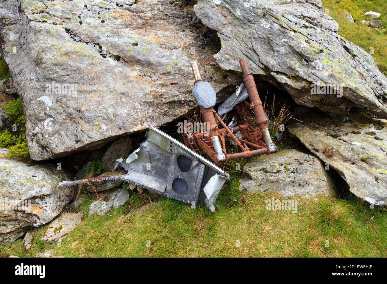 All that remains of an Avro Anson after it crashed into the cliffs of Pen Yr Ole Wen. The Crash happened in 1943 Stock Photo