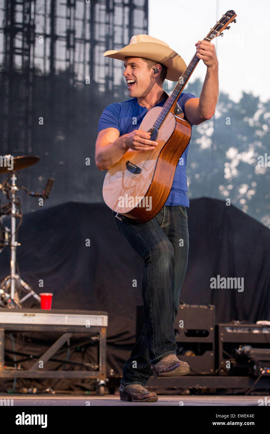 Oshkosh, Wisconsin, USA. 23rd June, 2015. Country singer DUSTIN LYNCH
