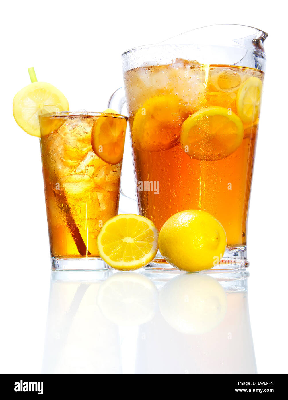 https://c8.alamy.com/comp/EWEPFN/stock-image-of-pitcher-and-glass-of-iced-tea-garnished-with-lemons-EWEPFN.jpg