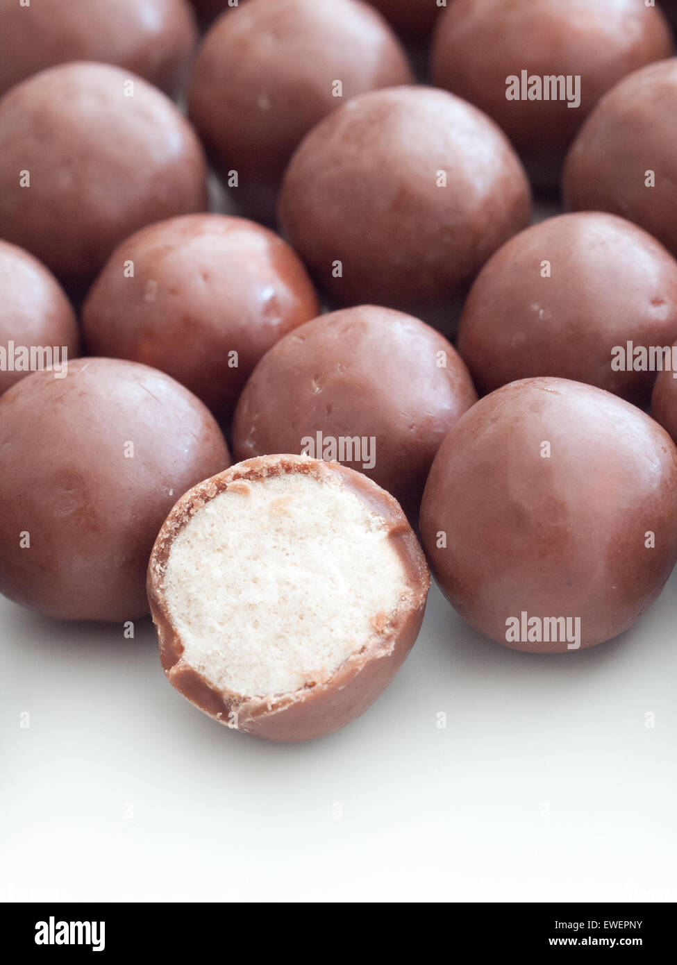 https://c8.alamy.com/comp/EWEPNY/a-close-up-of-whoppers-candy-whoppers-are-malted-milk-balls-covered-EWEPNY.jpg