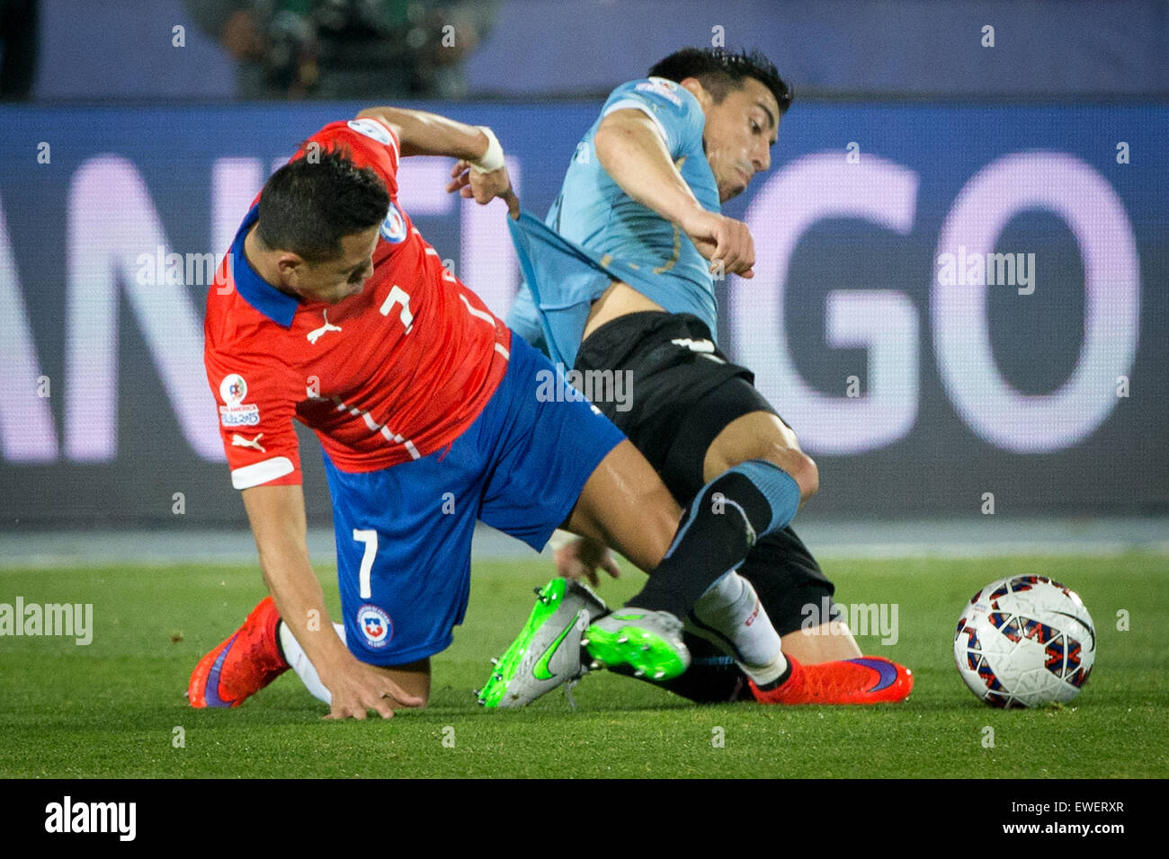 Santiago, Chile. 24th June, 2015. Alexis Sanchez (L) of Chile vies with Jorge Fucile of Uruguay during their quarterfinal at 2015 Copa America in Santiago, Chile, on June 24, 2015. Chile won 1-0. Credit:  Pedro Mera/Xinhua/Alamy Live News Stock Photo