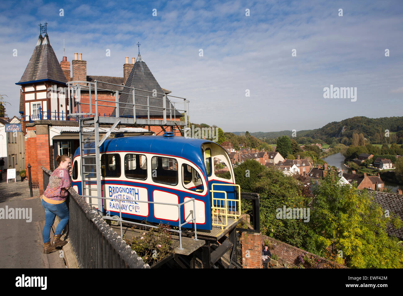 UK, England, Shropshire, Bridgnorth, Castle Hill funicular railway car above Low Town and River Severn Stock Photo