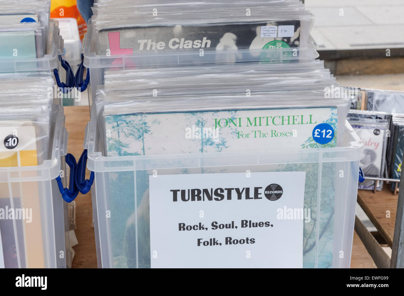 Second hand vinyl albums hires stock photography and images Alamy