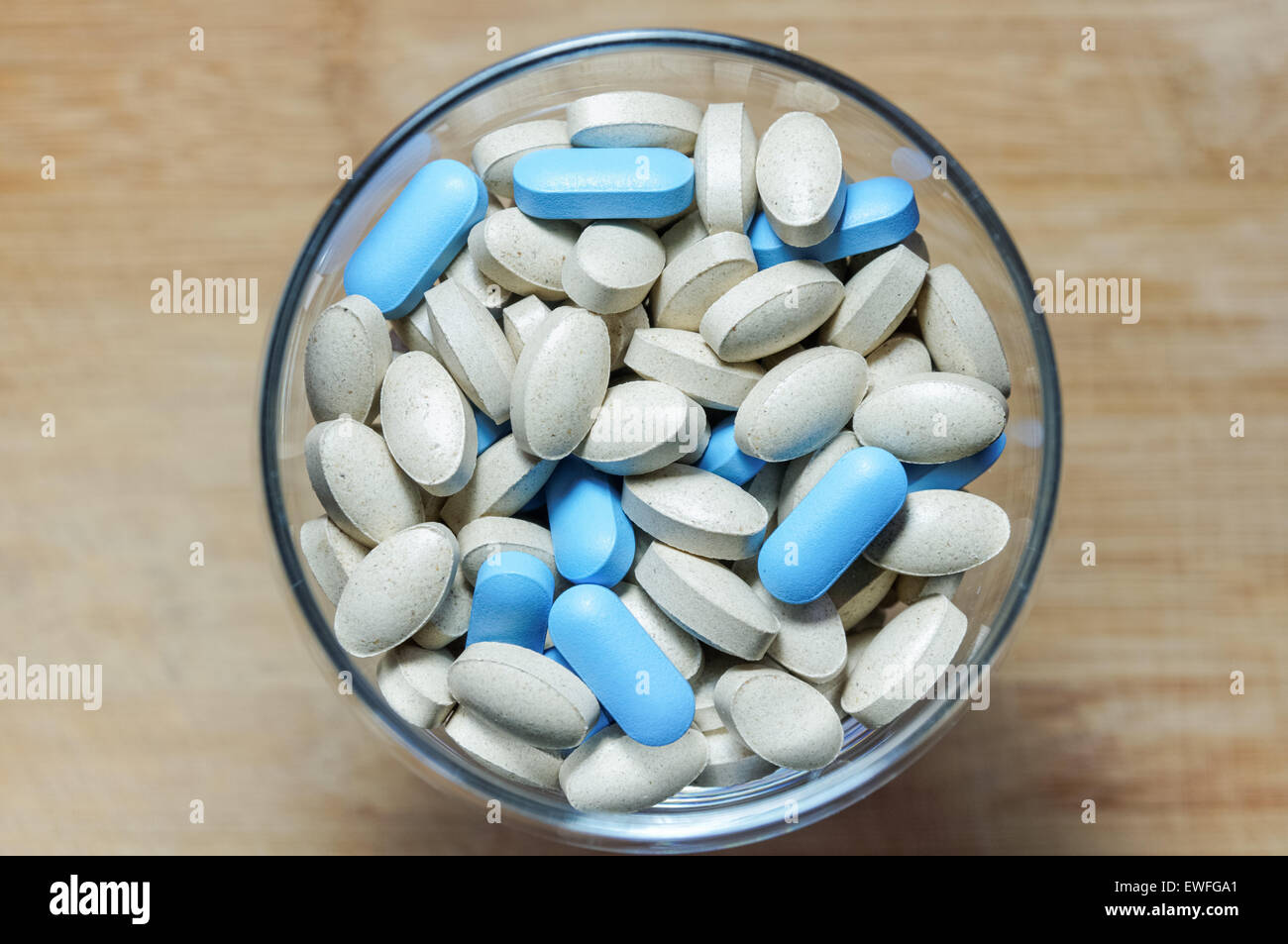 Blue vitamin pills hires stock photography and images Alamy