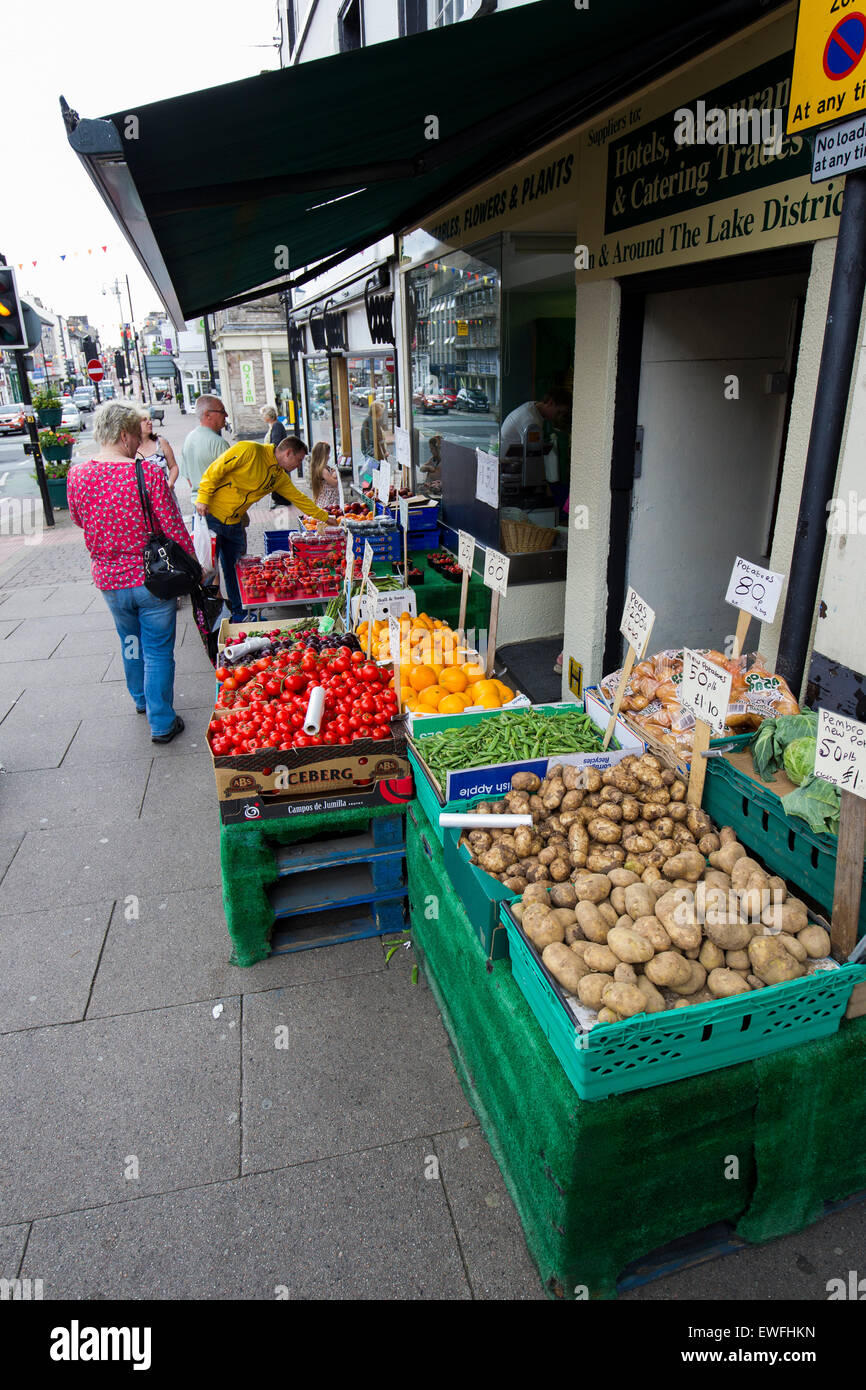 traditional fruit and veg vegetable shop display Stock Photo