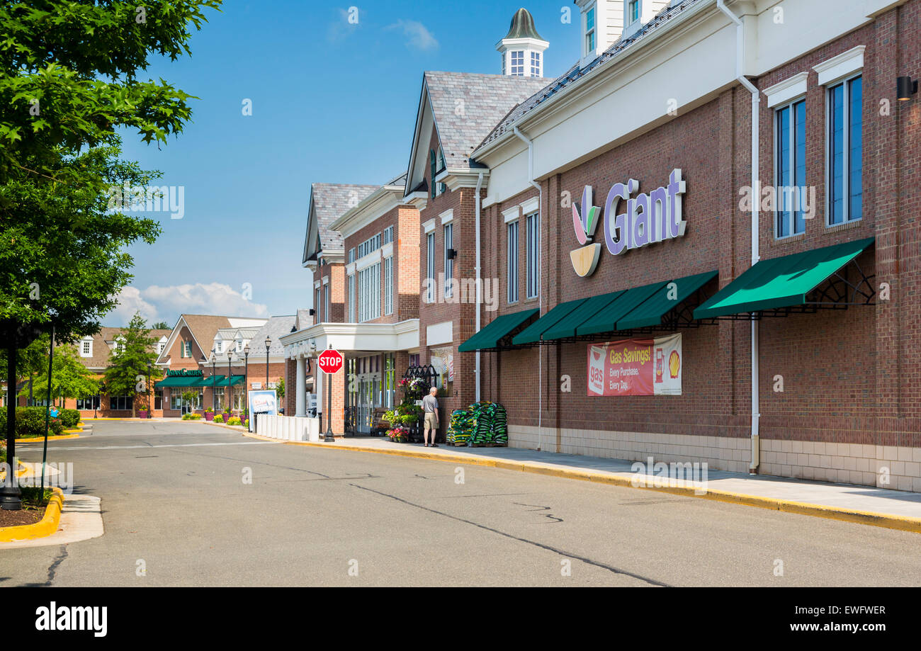 Entrance to Giant large food supermarket in Haymarket, Virginia, USA Stock Photo
