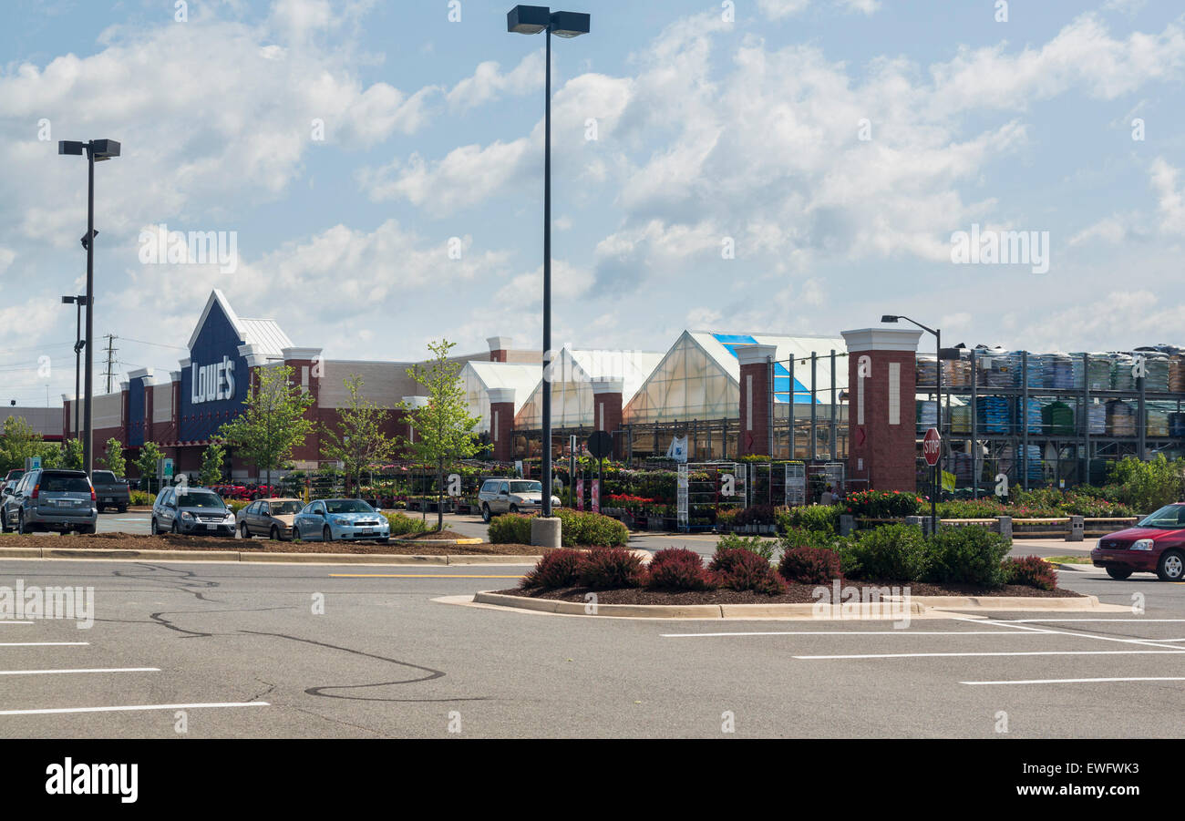 Entrance to large Lowe's DIY and gardening superstore in Gainesville, Virginia, USA Stock Photo
