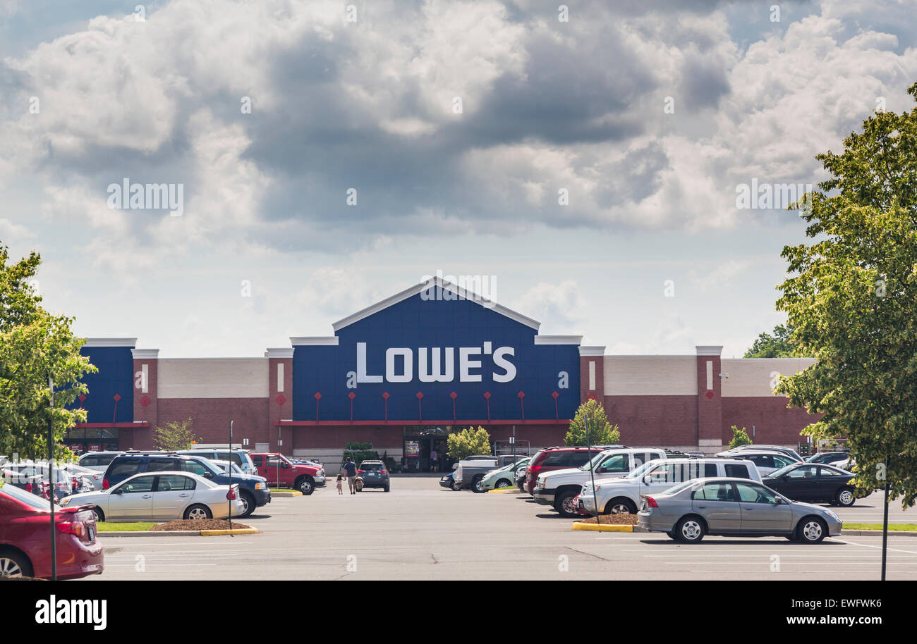 Lowe's DIY and gardening superstore in Gainesville, Virginia, USA Stock Photo