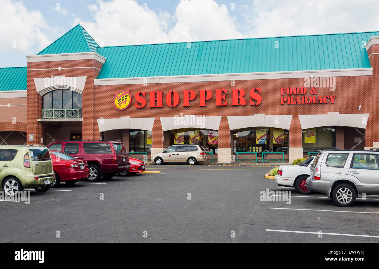 Entrance to large Shoppers supermarket store in Manassas, Virginia, USA Stock Photo